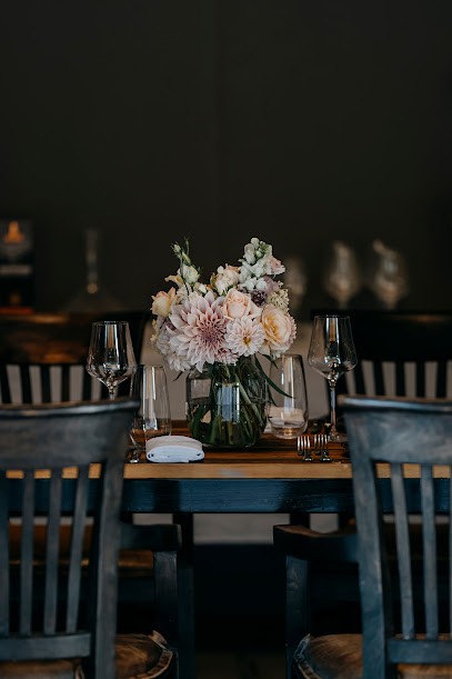 Bloomwood Flower Design, Florist in Gladstone